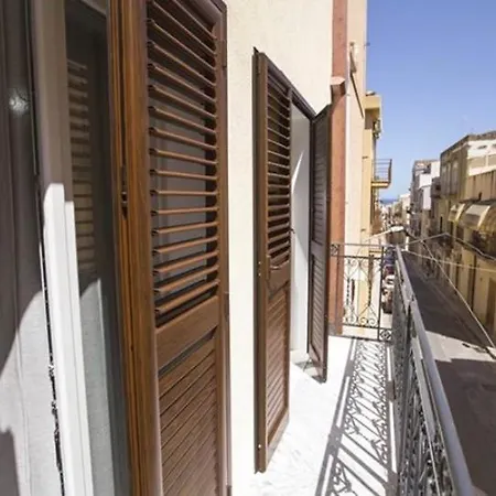 Sciabika Edificio Flowers Castellammare del Golfo Exterior photo